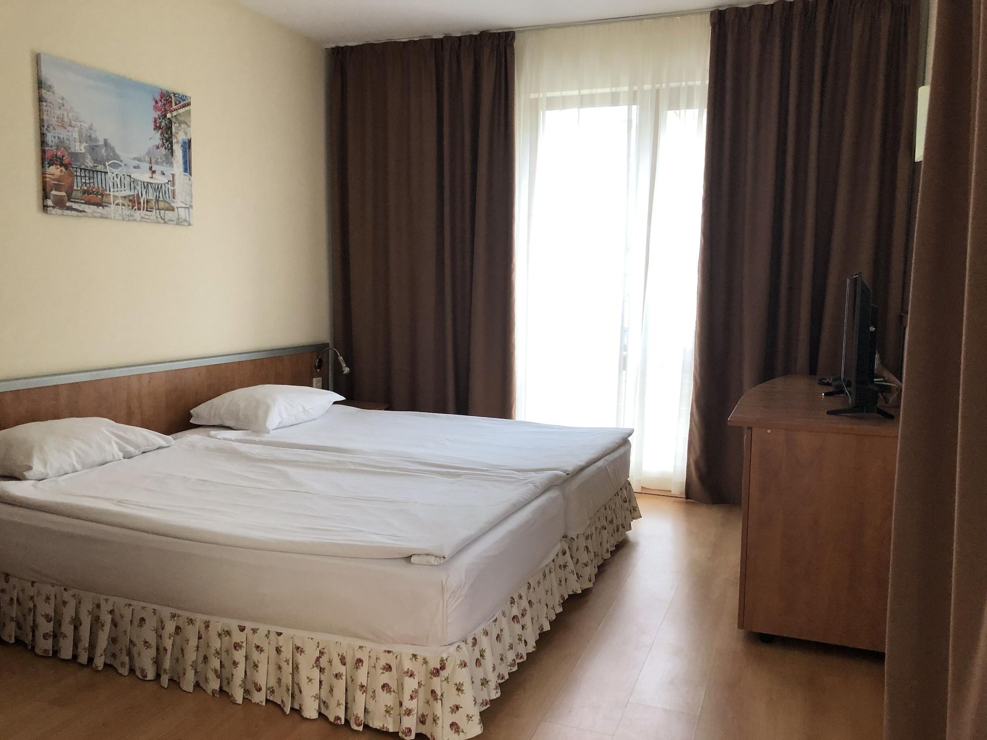 Hotel Atol Slântsjev Brjag Eksteriør bilde