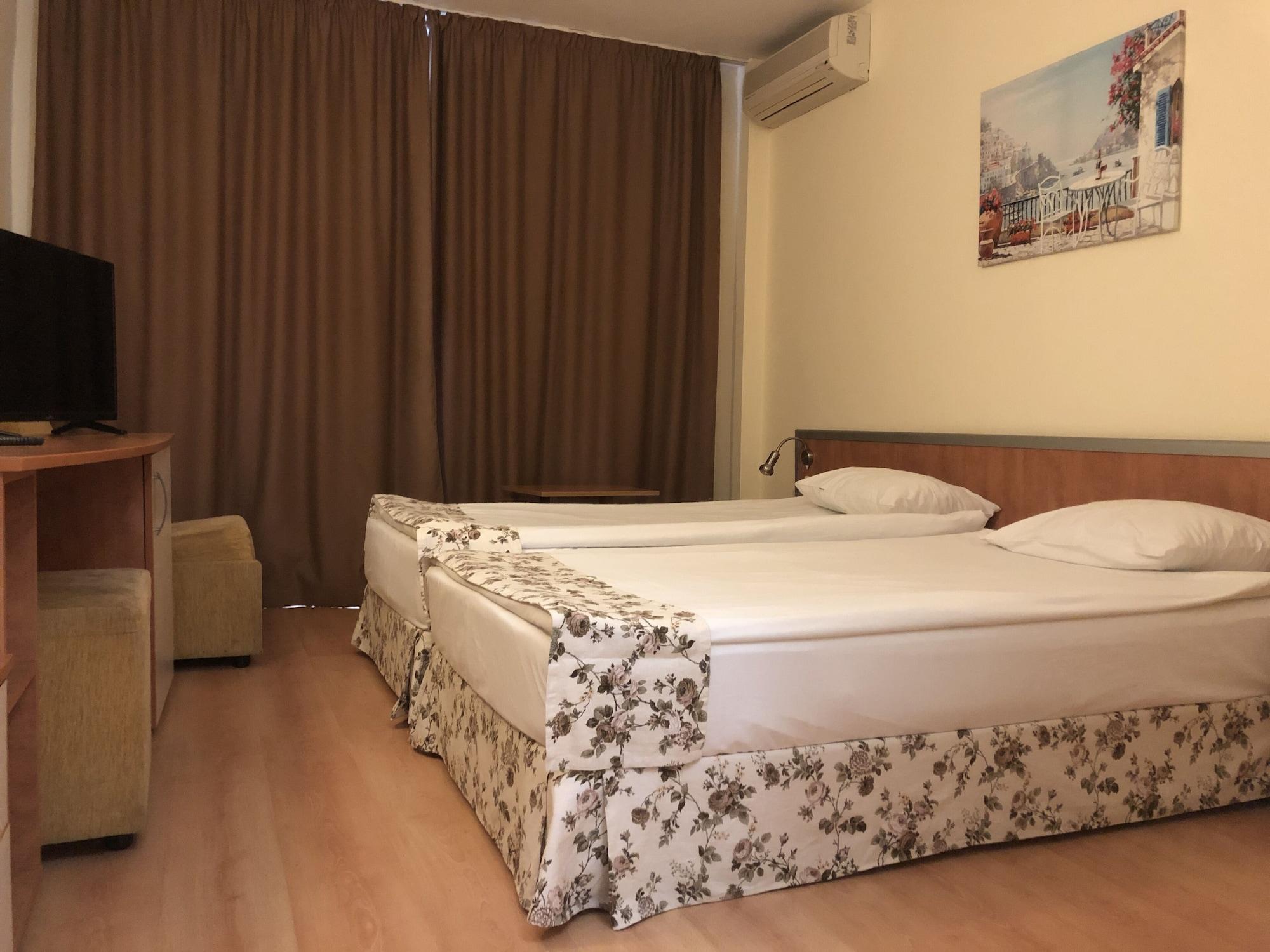 Hotel Atol Slântsjev Brjag Eksteriør bilde