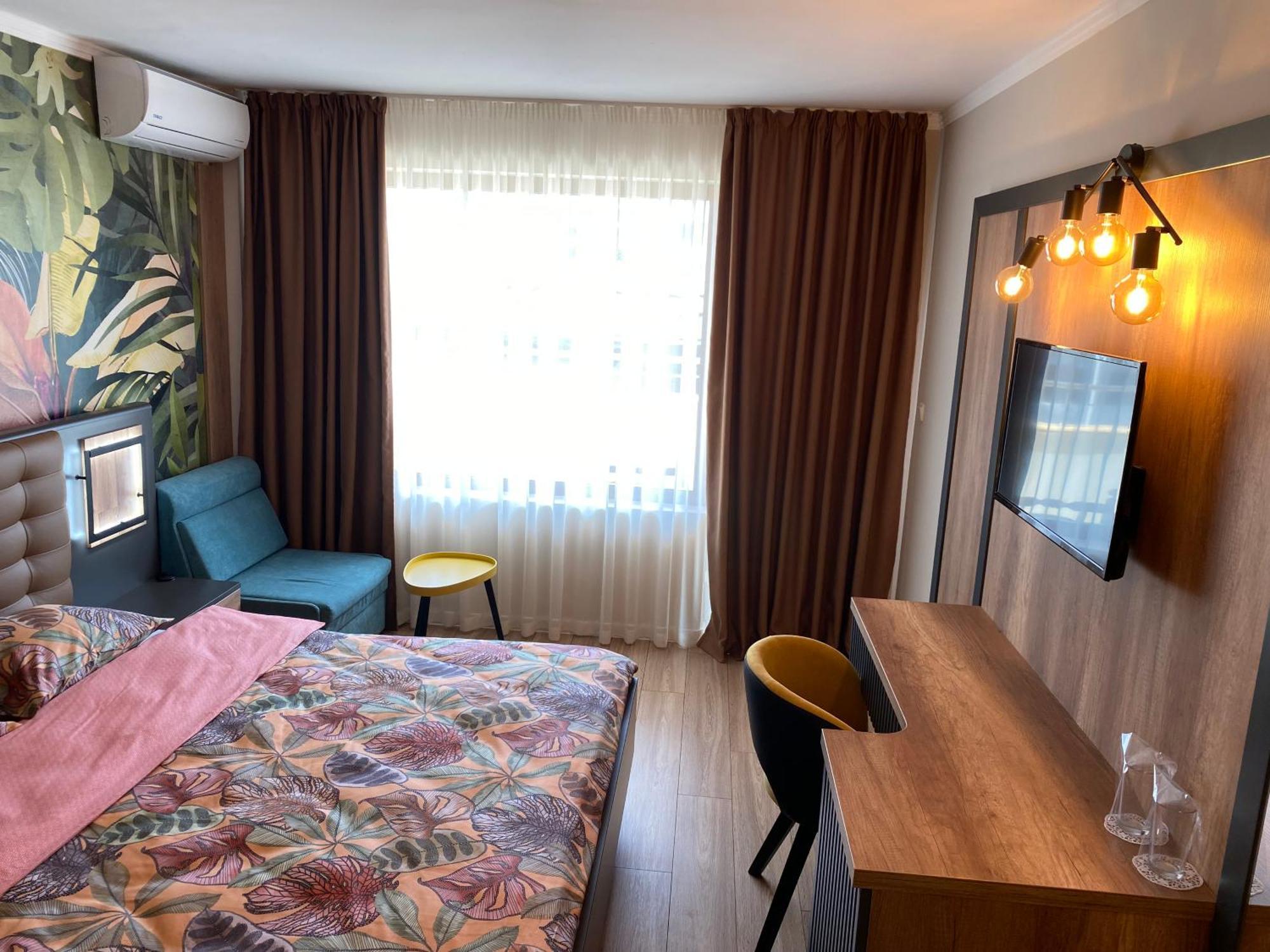 Hotel Atol Slântsjev Brjag Eksteriør bilde