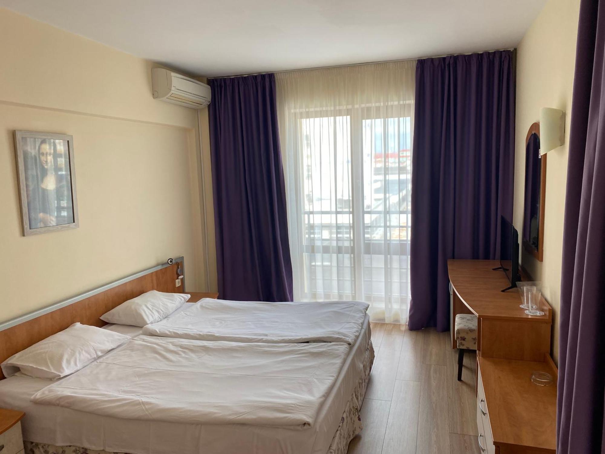 Hotel Atol Slântsjev Brjag Eksteriør bilde