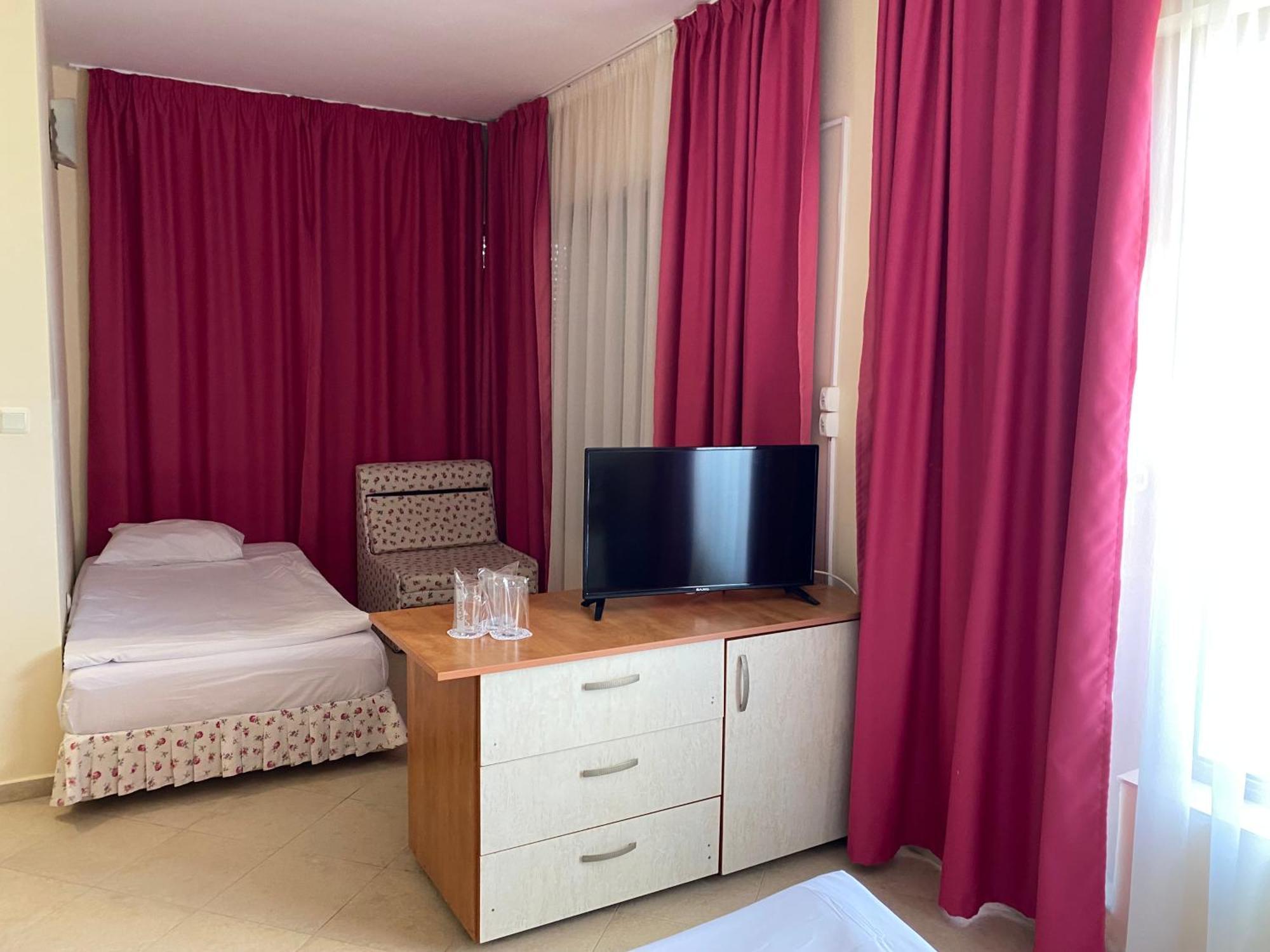 Hotel Atol Slântsjev Brjag Eksteriør bilde