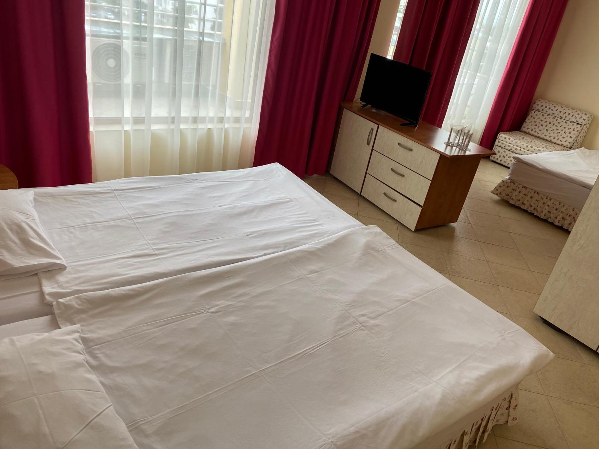 Hotel Atol Slântsjev Brjag Eksteriør bilde