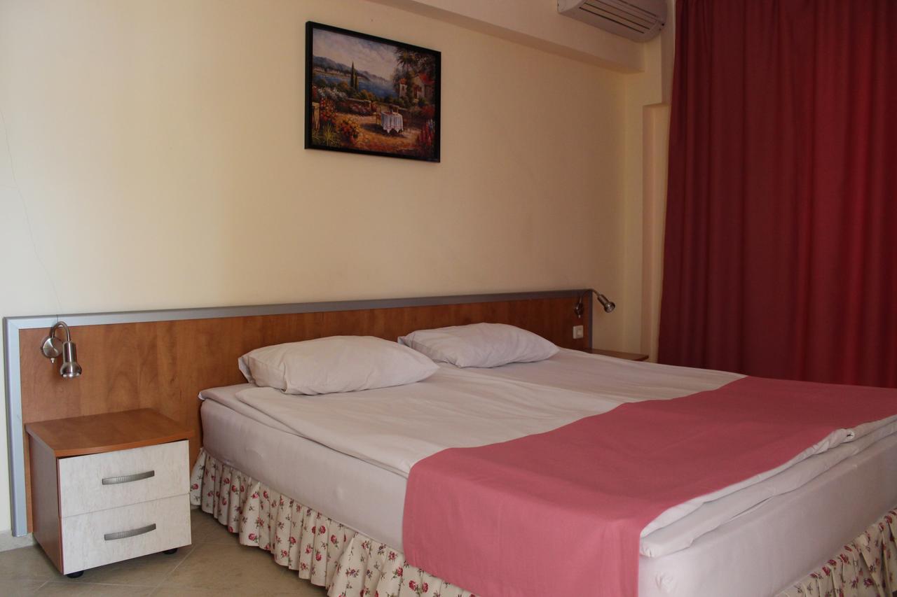 Hotel Atol Slântsjev Brjag Eksteriør bilde